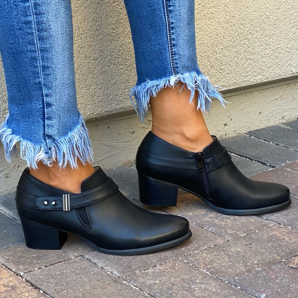 Black Modern Chic Kitten Block Heel Ankle Booties - Picture 2 of 10